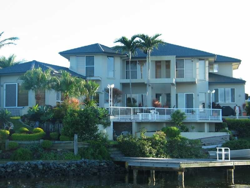 27 Donegal Crescent, Bundall QLD 4217